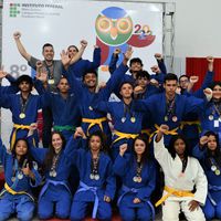 Atletas medalhistas de judô do campus São Vicente   