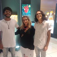 Professora Imara com o estudantes do projeto Arte Vértice da Escola