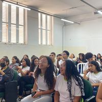 Evento organizado por alunas debate sobre profissões internacionais
