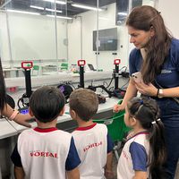 Visita especial: crianças conhecem laboratório de robótica do IFMT